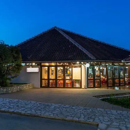 Victoria Mobilehome Camping Jezera Lovisca 3* Jezera